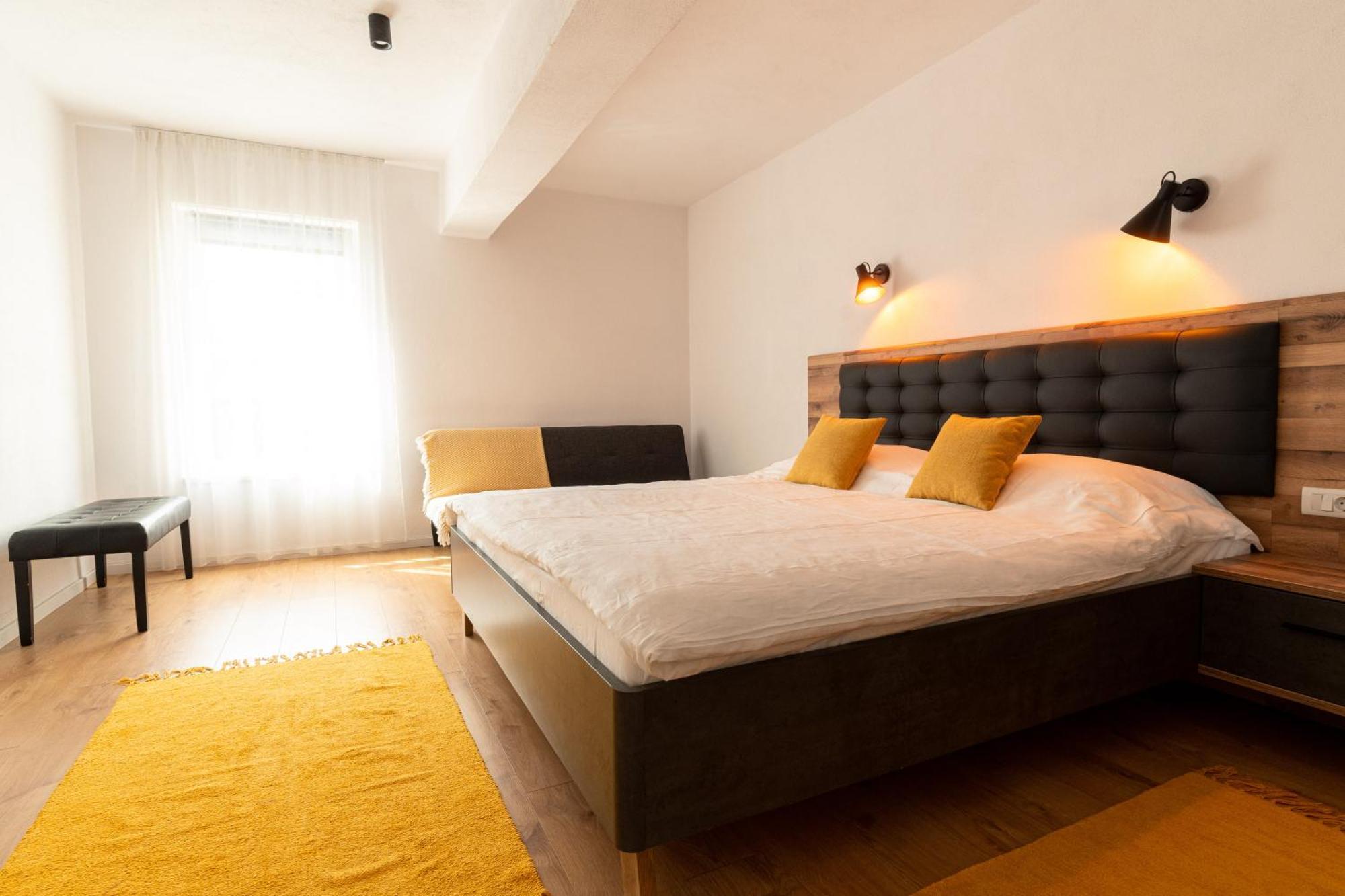 Urban Six Apartments Fagaras Ngoại thất bức ảnh